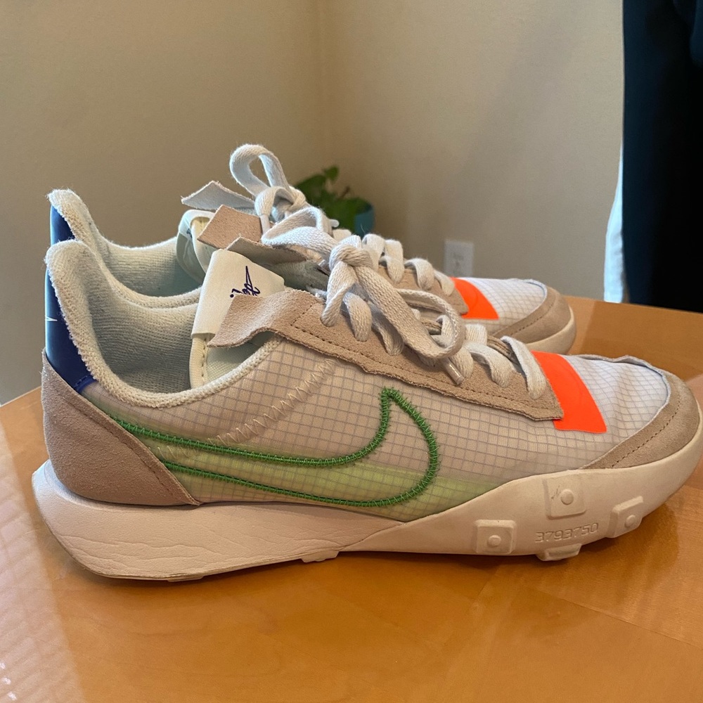 Nike Waffle Racer 2X. Desert Sand Mean Green (Women's). Size 7.